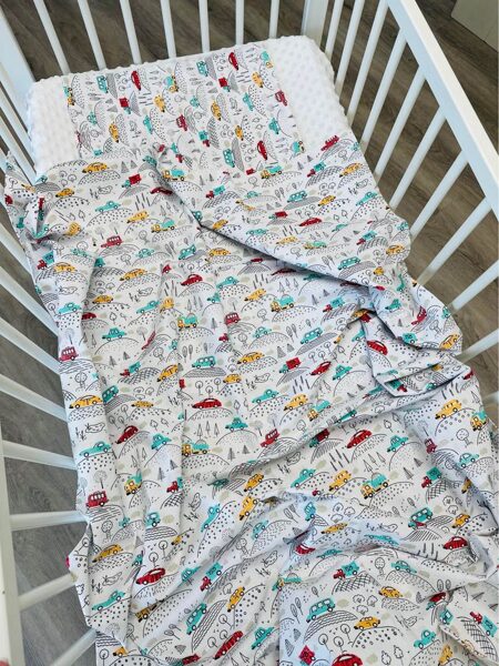 Gultas veļa ar mazām mašīnītēm