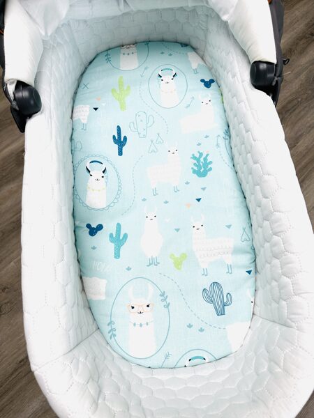 Ratu paladziņš ar gumiju - baltas lamas uz mint krāsa fona