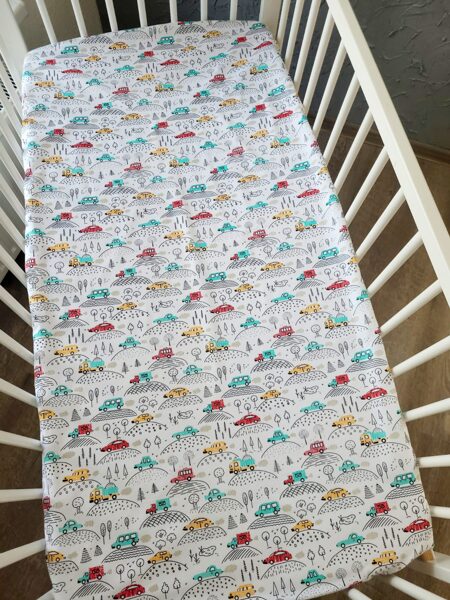 Gultas paladziņš - mazi krāsaini auto