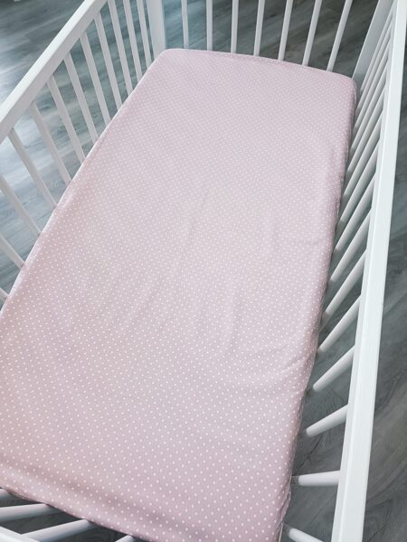 Gultas paladziņš - pūderrozā ar baltiem punktiņiem